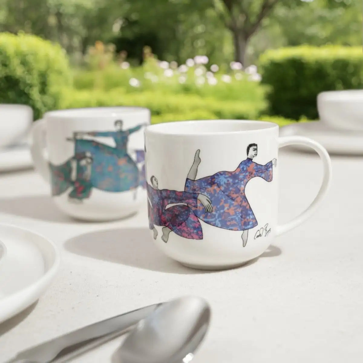 MUG - dancing girls